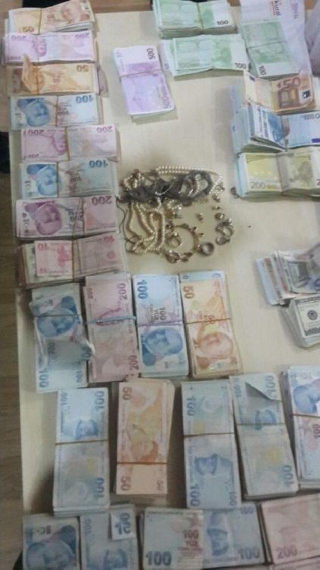 Telefonda Polis Yalanı Ile 600 Bin Lira Dolandırdı, Gerçek Polise Yakalandı