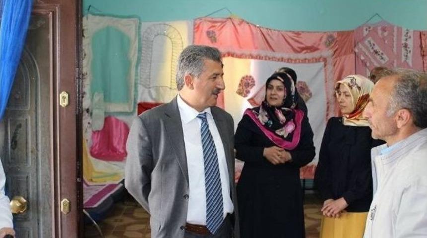 Muş&rsquo;un Ağa&ccedil;lı K&ouml;y&uuml;nde El Sanatları Sergisi A&ccedil;ıldı