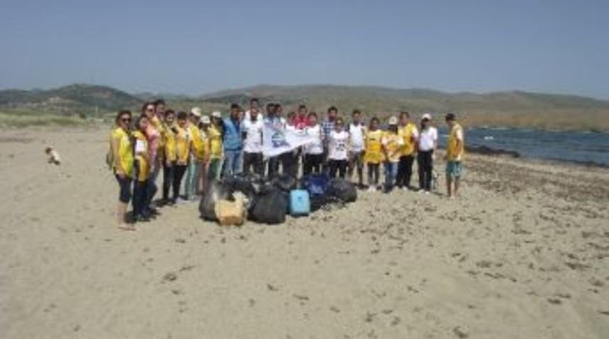 Deniz El&ccedil;ileri Plajı Temizledi