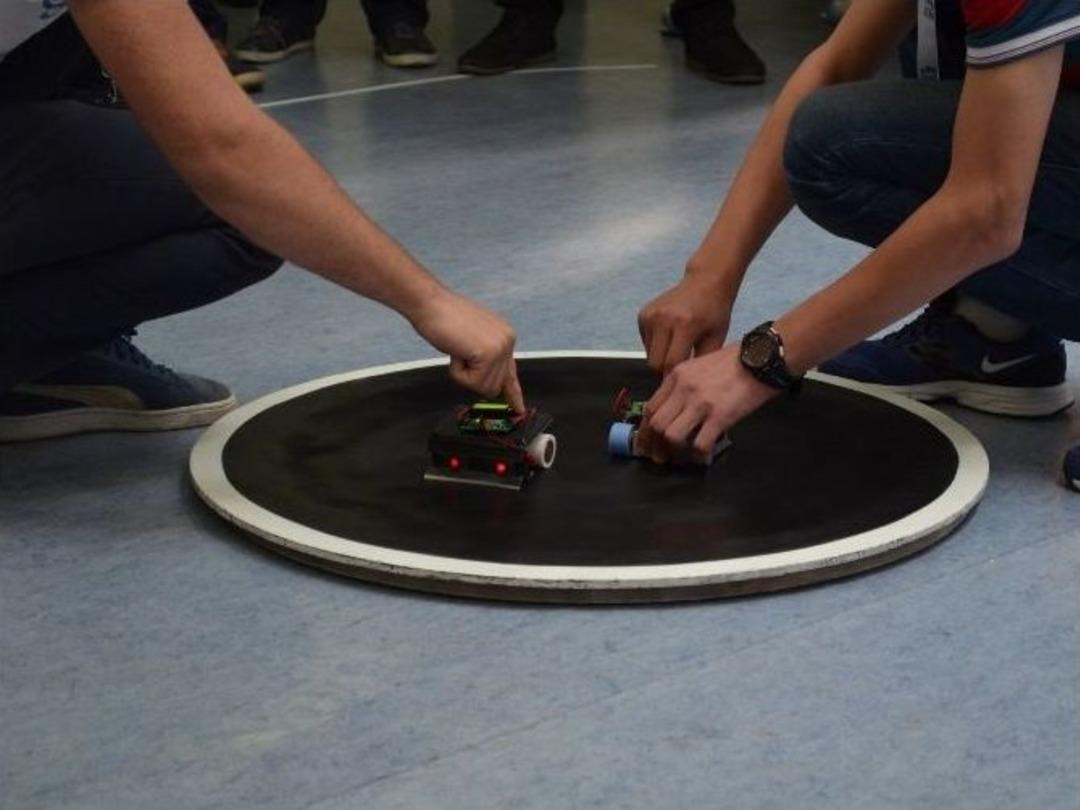 Robotlar &Uuml;sk&uuml;dar&rsquo;da Yarıştı