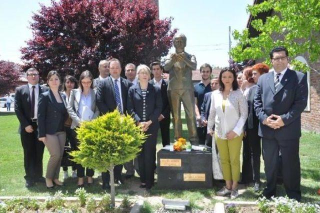 Emine Ülker Tarhan: Barajı Aşmak Istiyoruz