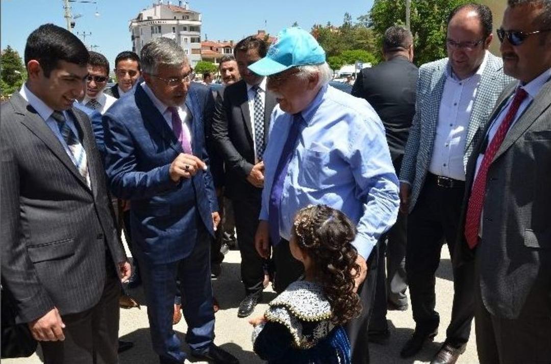 Bakan Avcı &Ouml;nce Pazarlık Yaptı, Sonra Plan&ouml;re Oturdu