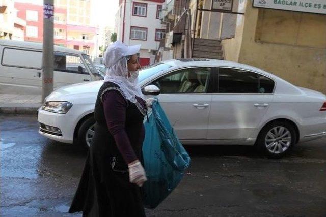 Bağlar&rsquo;da &Ccedil;evre Temizliği Kampanyası Başlatıldı 1