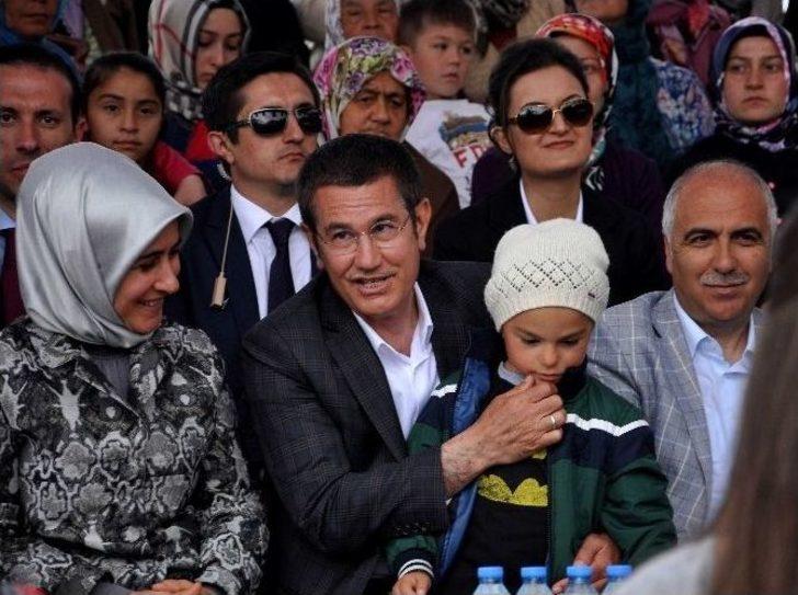 Bakan Canikli Yayla Şenliğinde Horon Tepti G2