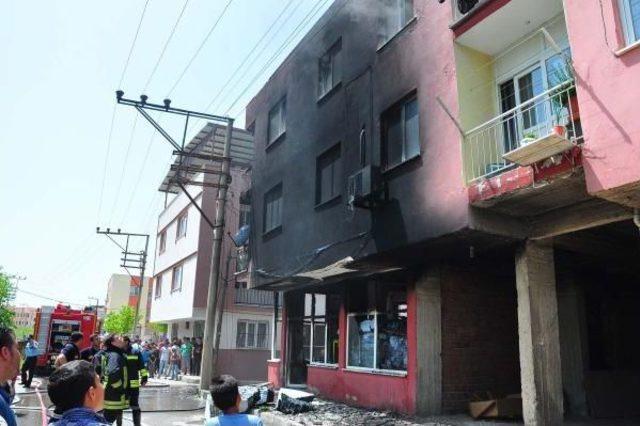 Üç Katlı Binada Çıkan Yangın Korkuttu