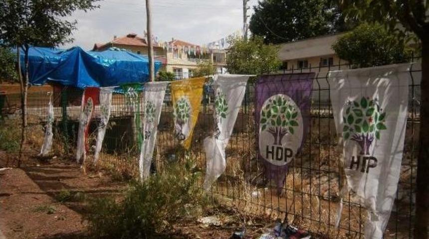 G&ouml;lbaşı'nda Hdp Flamaları Yakıldı