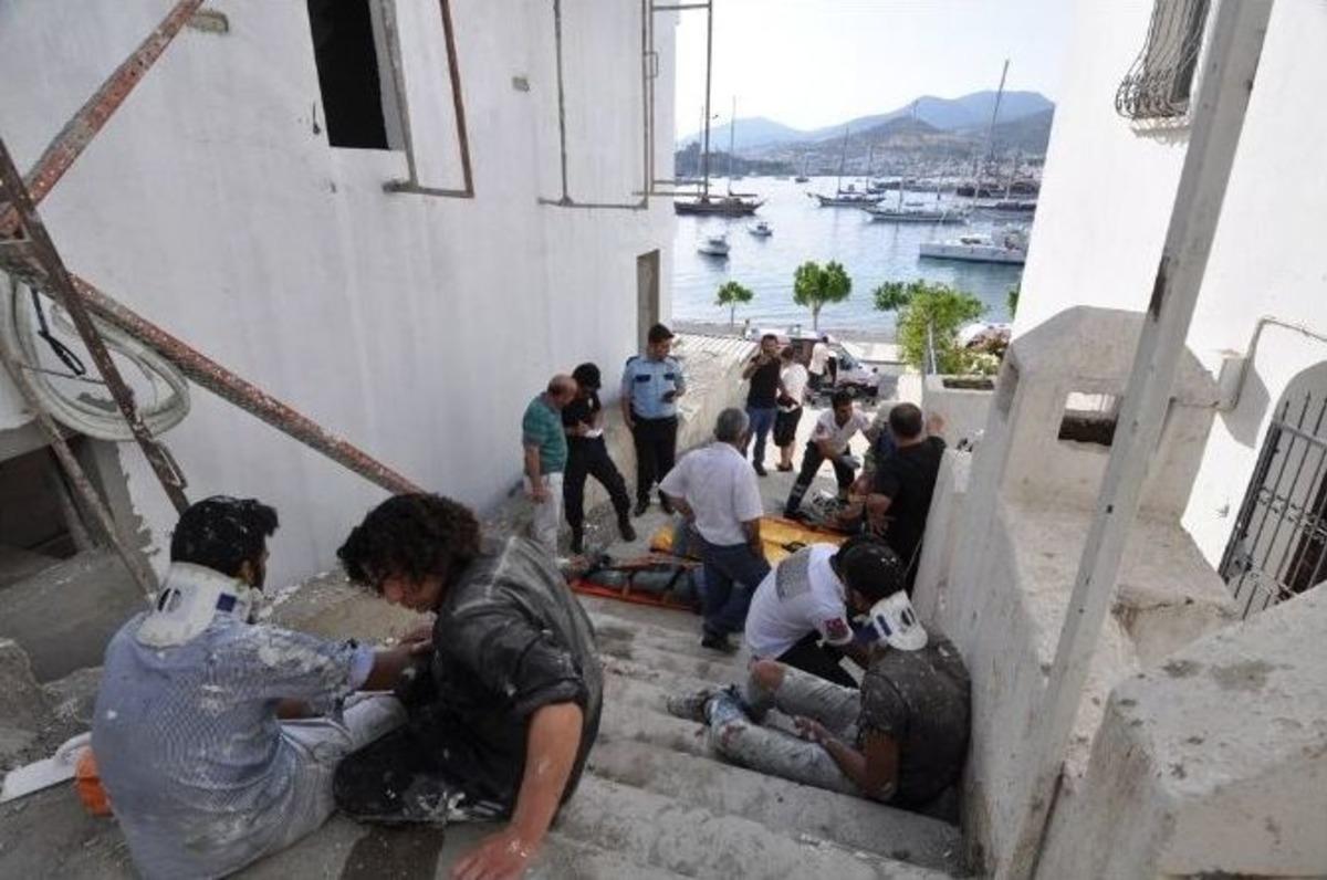 İnşaat İskelesi &Ccedil;&ouml;kt&uuml;: 4 Yaralı