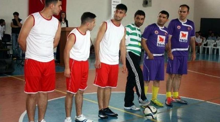 Aliağa'daki &Ccedil;ocuk Mahkumlar I&ccedil;in 19 Mayıs Kutlaması