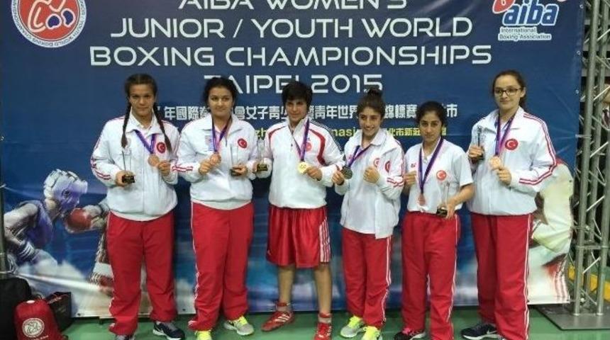 Gen&ccedil;lik Ve Spor Bakan Kılı&ccedil;, Bayan Boks Milli Takımı Sporcularını Tebrik Etti