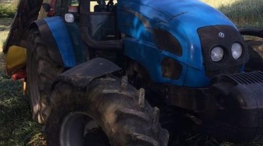 Trakt&ouml;r Devrilen, Yara Almadan Kurtuldu