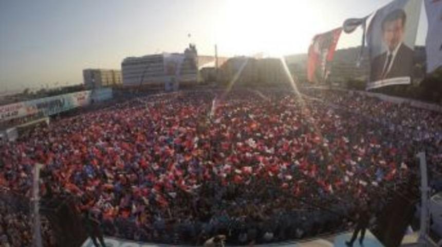 Davutoğlu: &ldquo;7 Haziran&rsquo;da Milletin Elinden &Ccedil;ıkan Bir Anayasaya İmza Atacağız"