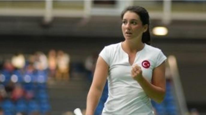 Bakan &Ccedil;ağatay Kılı&ccedil;, Milli Tenis&ccedil;i İpek Soylu&rsquo;yu Tebrik Etti