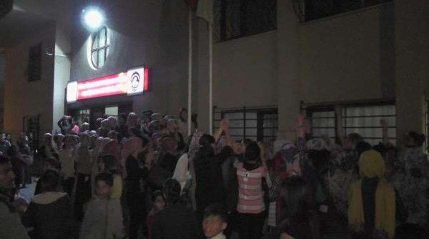 Kız Yurdundaki &Ouml;ğrenciler, Yemekleri Protesto Etti