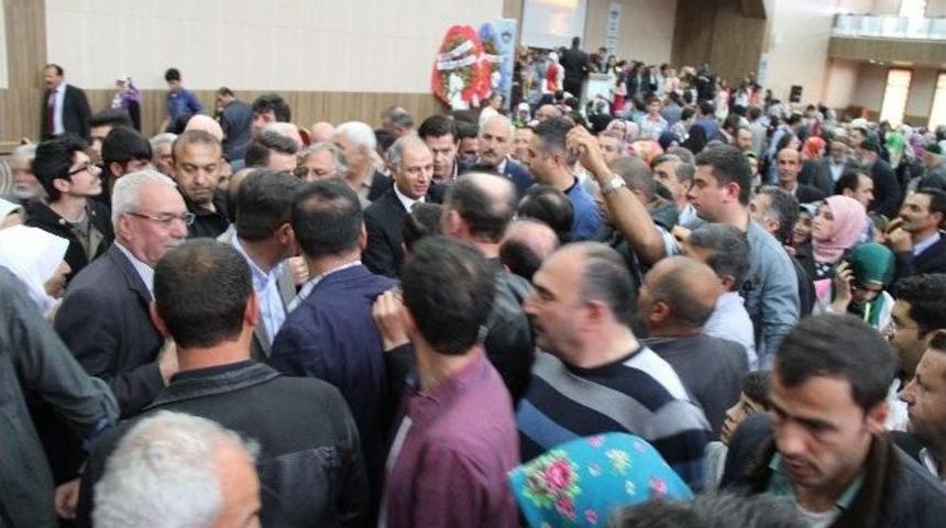 Efkan Ala Memleketi Oltu’da Hasret Giderdi