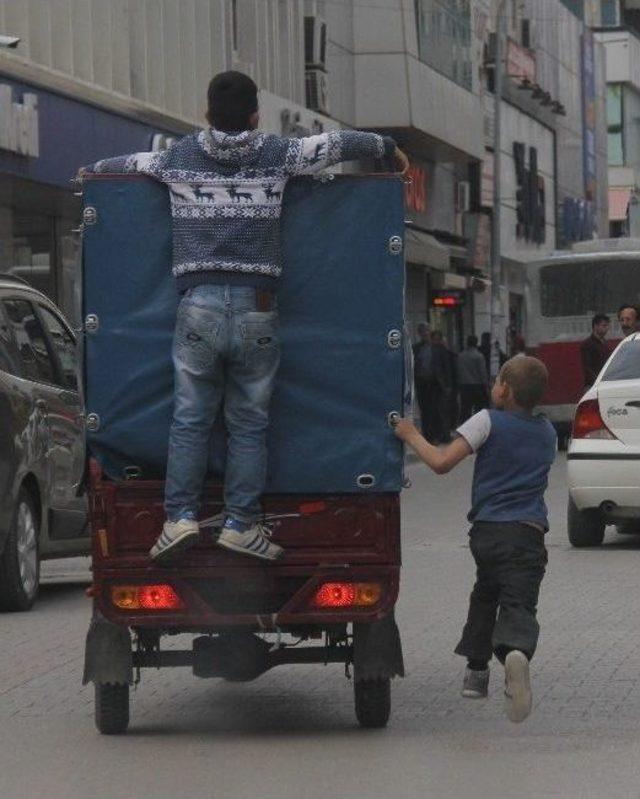 Çocukların Tehlikeli Oyun