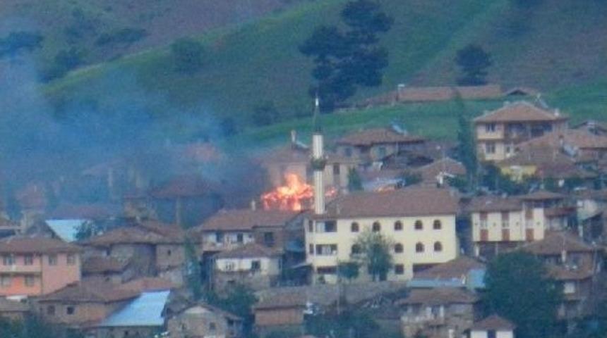 &Ccedil;orum'da Korkutan Yangın