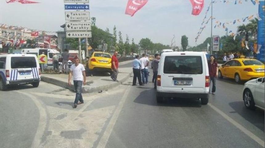 Beyoğlu&rsquo;nda Trafik Kazası: 4 Yaralı