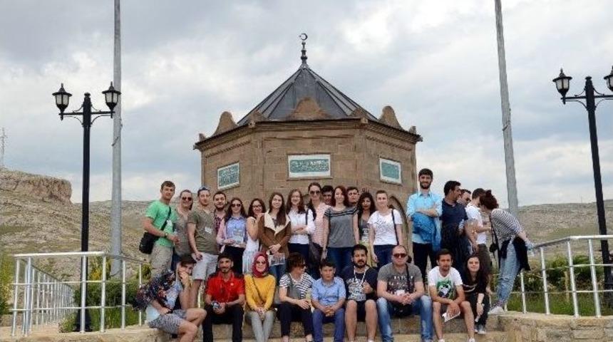 İslamofobi Karşıtı Makedon Ve Romen Gen&ccedil;ler Darende&rsquo;yi Gezdi