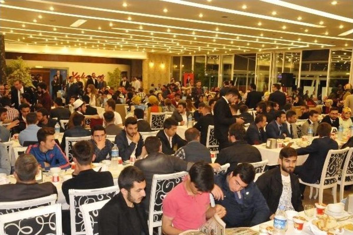 Rize&rsquo;de Ak Gen&ccedil;lik Vekilleri İle Buluştu