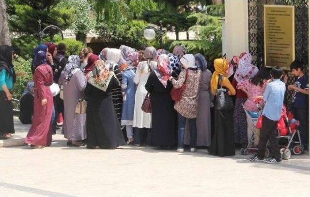 Eyy&uuml;p Peygamber in Sabır Makamına Yoğun Ilgi 1