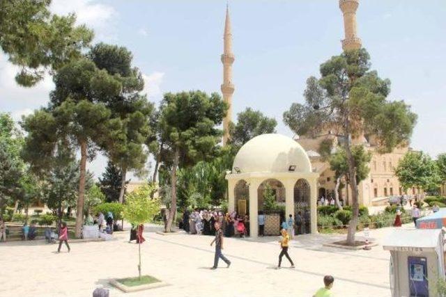 Eyy&uuml;p Peygamber in Sabır Makamına Yoğun Ilgi 2