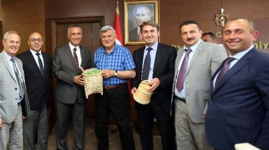 Başkan Karaosmanoğlu: &ldquo;ekonominin G&uuml;vencesi İstikrardır&rdquo;