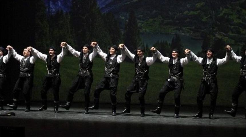 “anadolu’nun Renkleri” Gösterisi Büyüledi