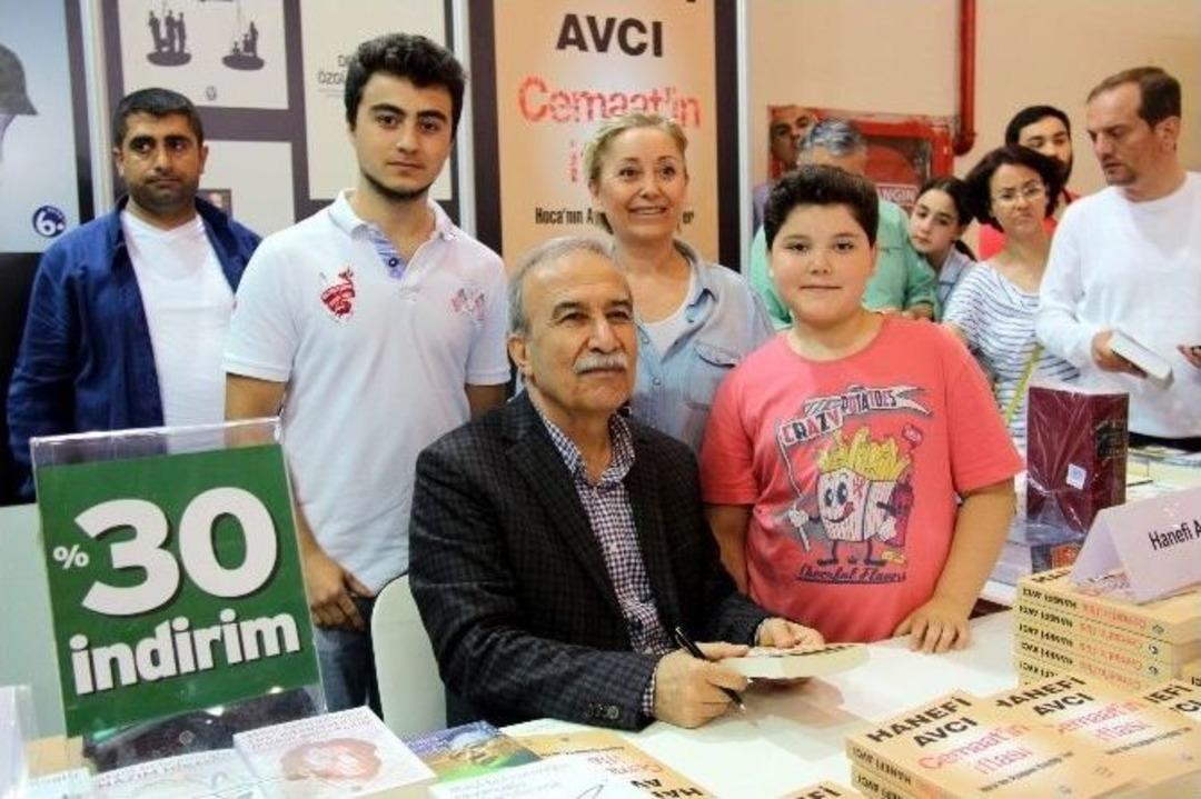 Hanefi Avcı Samsun&rsquo;da Okurlarıyla Bir Araya Geldi
