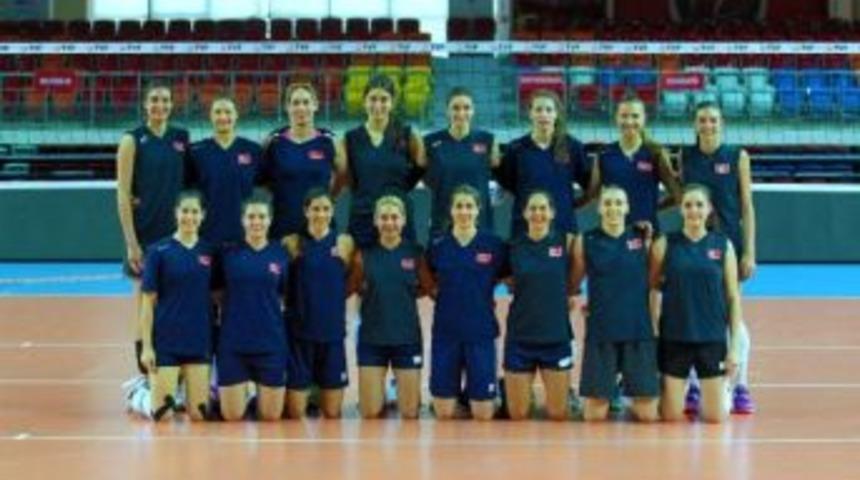 A Milli Bayan Voleybol Takımı, Montreux Masters I&ccedil;in İsvi&ccedil;re'ye Gitti