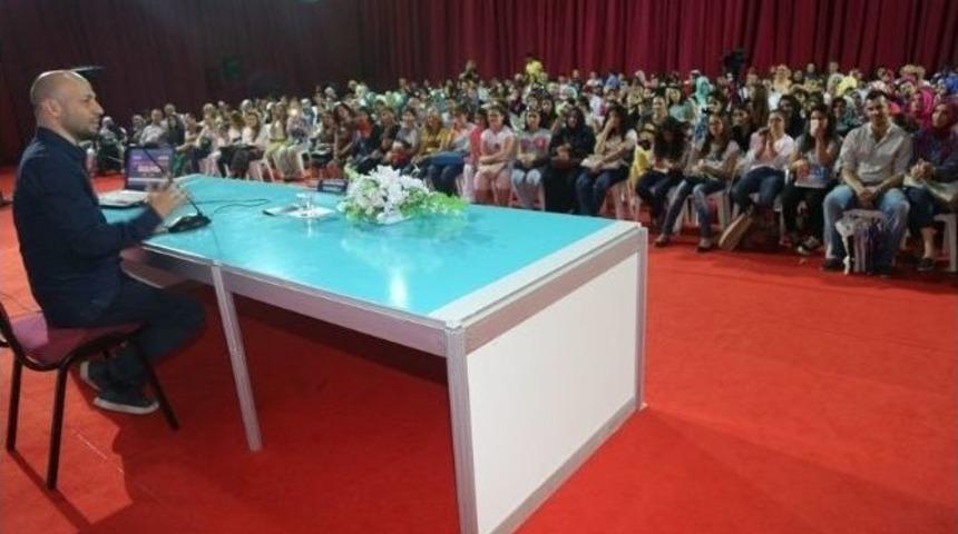 Kahraman Tazeoğlu, &rsquo;bukre&rsquo; Kitabındaki Cem&rsquo;in Şarkıcı G&ouml;khan T&uuml;rkmen Olduğu İtiraf Etti