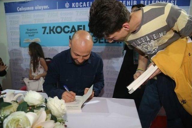 Kahraman Tazeoğlu, ’bukre’ Kitabındaki Cem’in Şarkıcı Gökhan Türkmen Olduğu İtiraf Etti