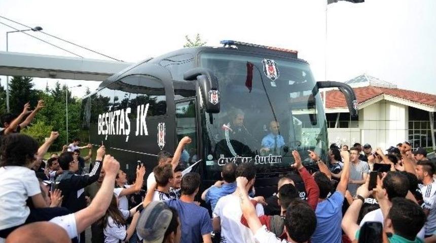Beşiktaş Tesislerden Ayrıldı