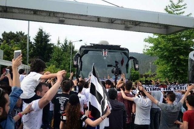 Beşiktaş Tesislerden Ayrıldı