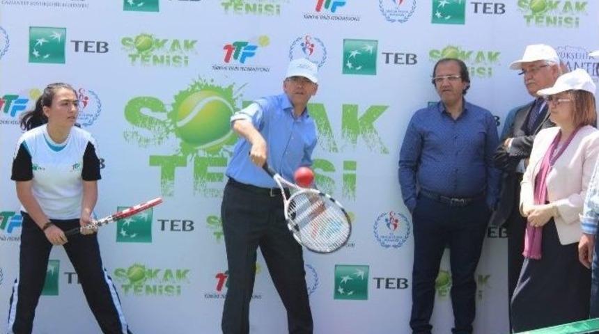 Bakan İle Başkan Tenis Kortunda