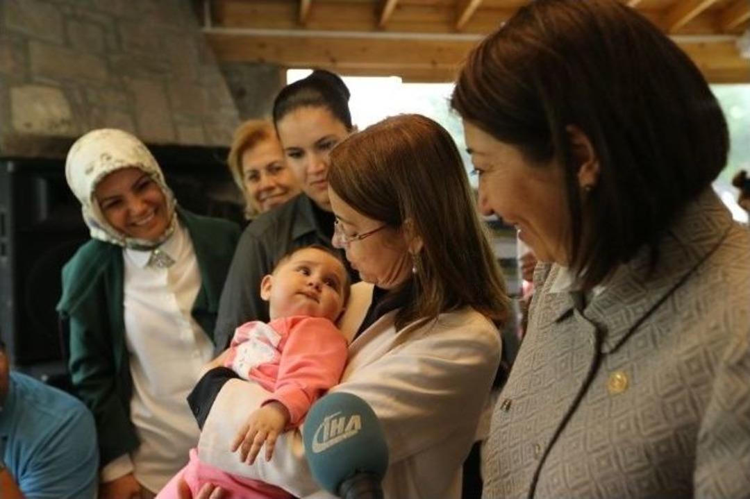 Bakan İslam&rsquo;dan Doktor Adayı Oğluna "torun" G&ouml;ndermesi