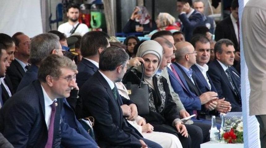 Emine Erdoğan, Nebati&rsquo;ye &Ccedil;alışmaları Sordu