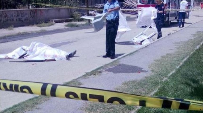 Eşini Sokakta &Ouml;ld&uuml;r&uuml;p, Intihar Etti