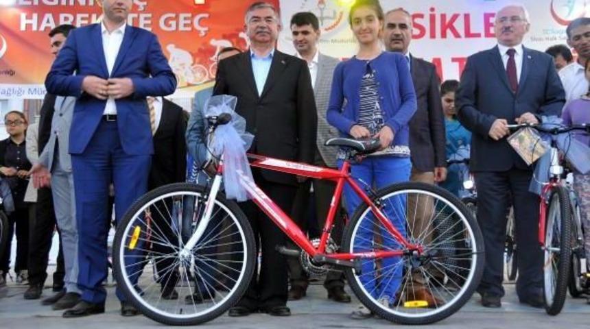 Bakan Yılmaz: &Ccedil;&ouml;z&uuml;m S&uuml;reci Insanların En Doğal Hakkını Iade Etmektir(2)