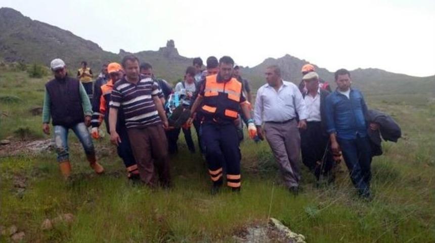 Kayalıklardan D&uuml;şen Gen&ccedil; Hayatını Kaybetti