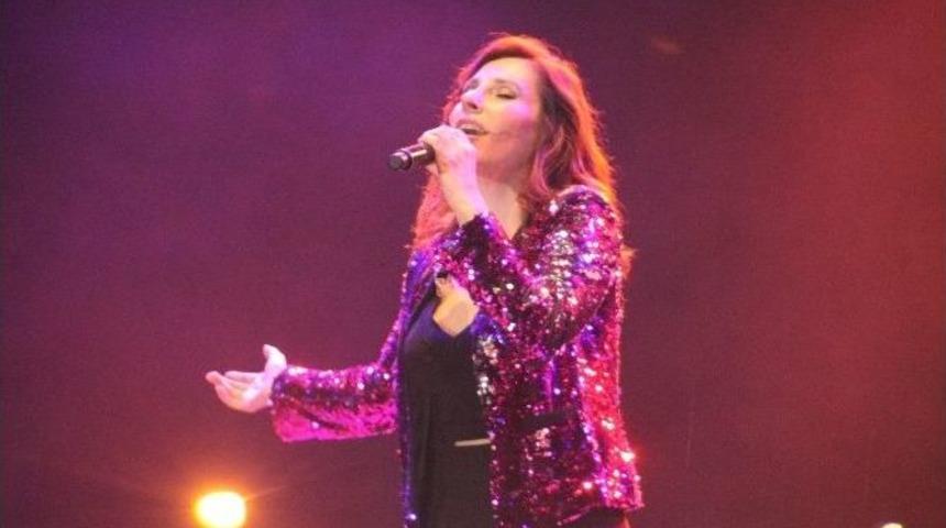 Funda Arar Konser Verdi