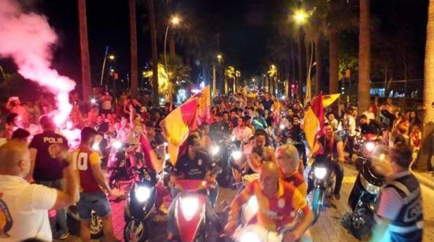 Marmaris'te Galatasaray Taraftarının Derbi Sevinci