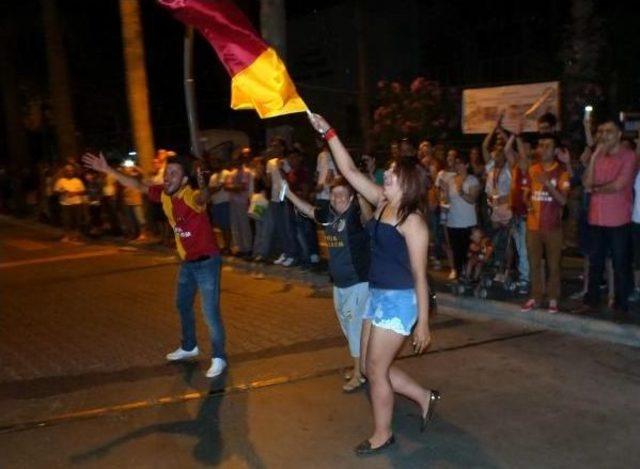 Marmaris'te Galatasaray Taraftarının Derbi Sevinci