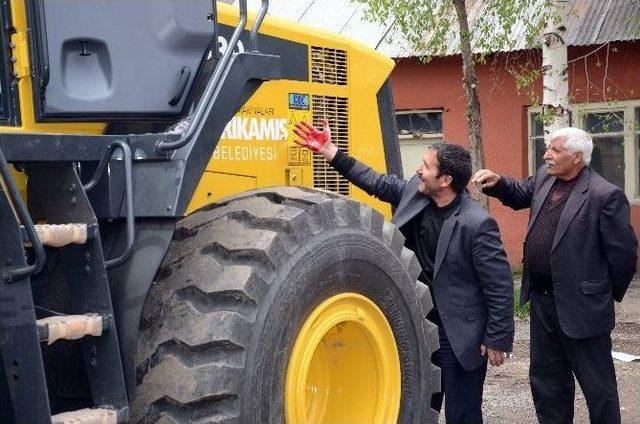 Sarıkamış Belediyesi’ne Bir İş Makinesi Daha Alındı