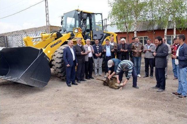 Sarıkamış Belediyesi’ne Bir İş Makinesi Daha Alındı