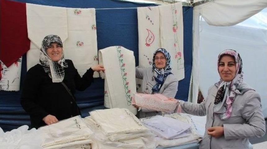 Tekirdağlı Kadınlar Diktikleri Kumaşları Satarak Bağış Yapıyor