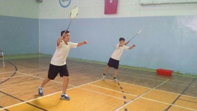 Vanlı Badmintoncular Grup Birincisi Oldu