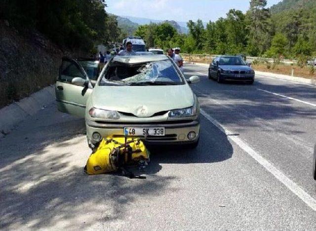 Otomobil Çarpan Fransız Bisikletçi Öldü