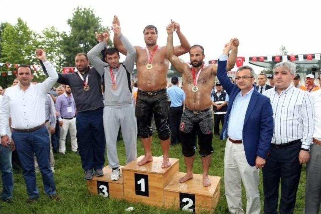 H&uuml;nkar &Ccedil;ayırı&rsquo;nda Başpehlivan Kara