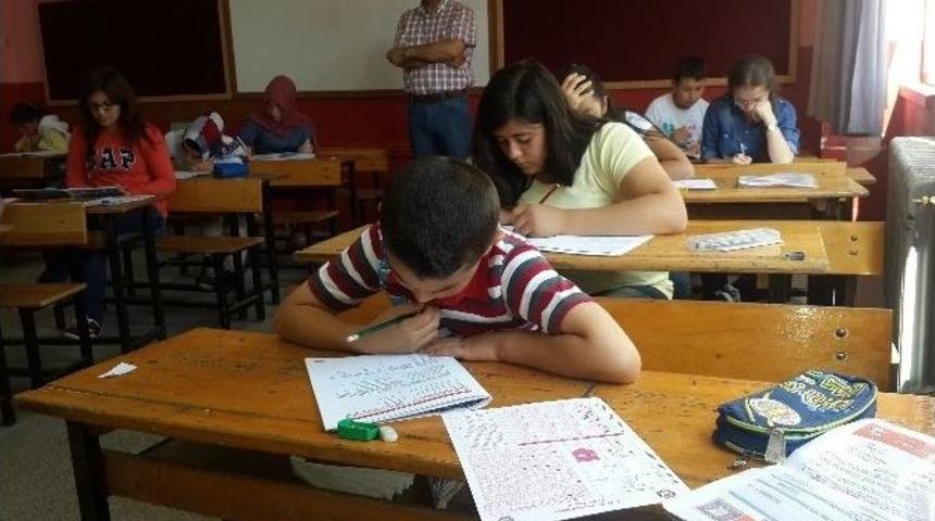 K&uuml;tahya&rsquo;da &rsquo;&ouml;d&uuml;ll&uuml; Kitap Okuma Yarışması&rsquo;nın Sınavı Yapıldı