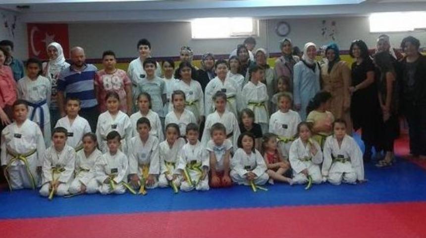 Boz&uuml;y&uuml;k Halk Eğitim Merkezinde Kuşak Terfi Sınavı Yapıldı